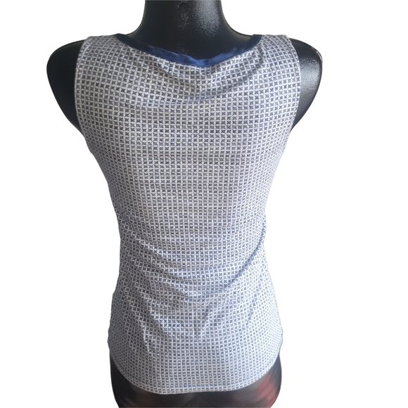 Banana Republic Luxe Touch White And Blue Patterned Tank Top M - Picture 5 of 6